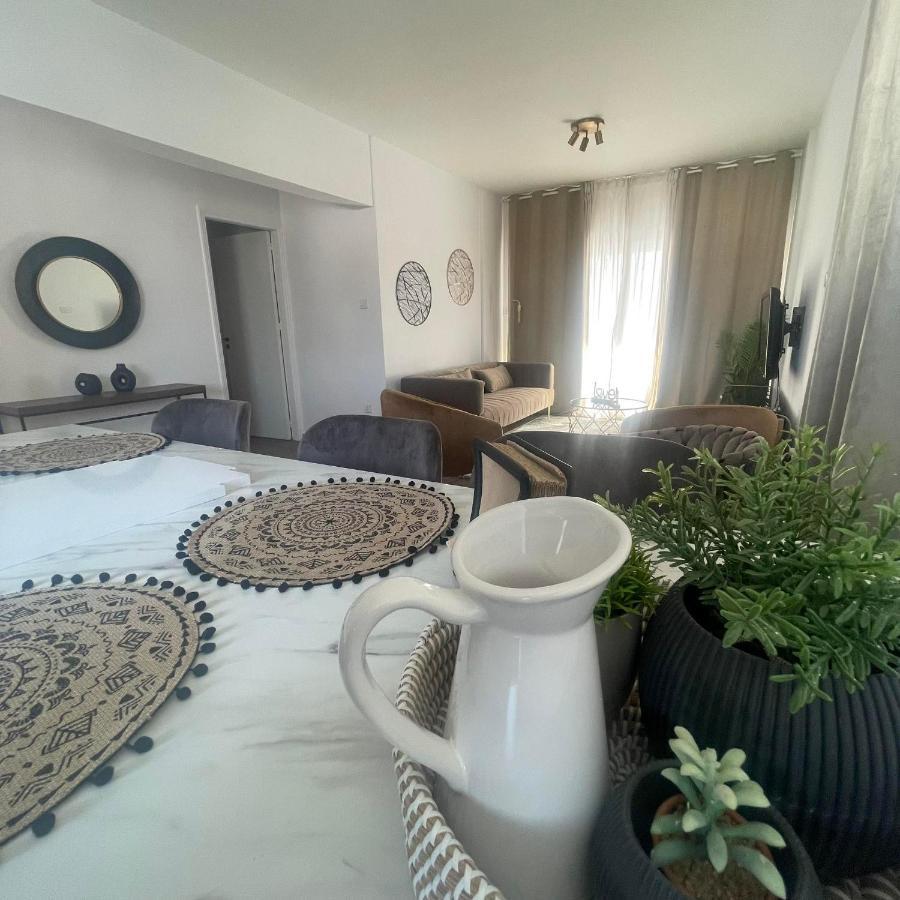 Apartment Glamorous, Renovated 3-bedroom In Nikosia