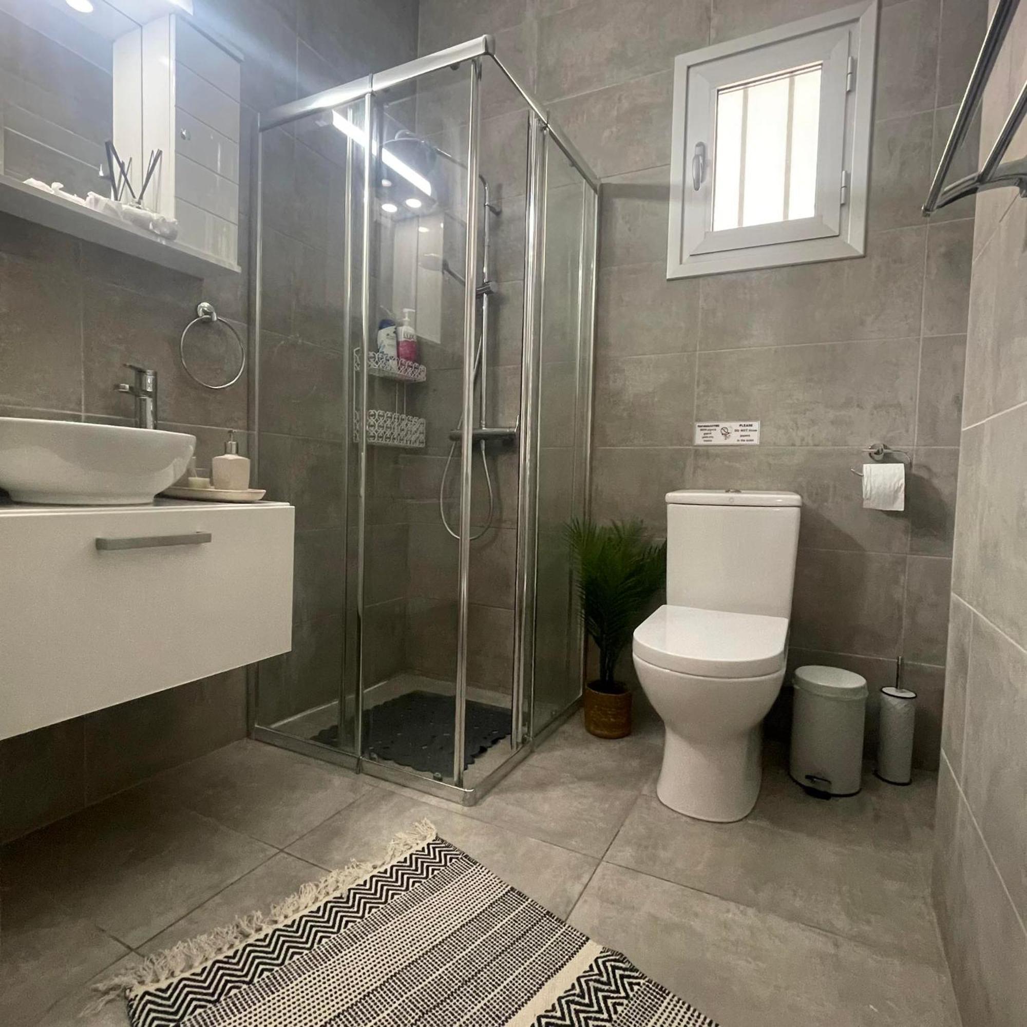 Glamorous, Renovated 3-bedroom In Apartment