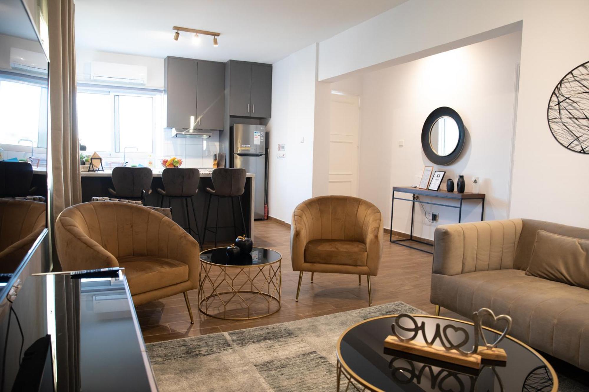 Glamorous, Renovated 3-bedroom In Διαμέρισμα Λευκωσία